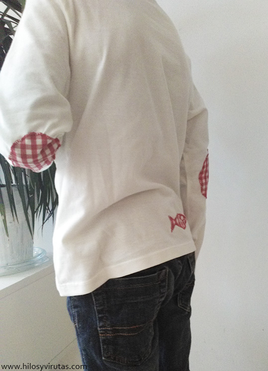 camiseta con coderas parches