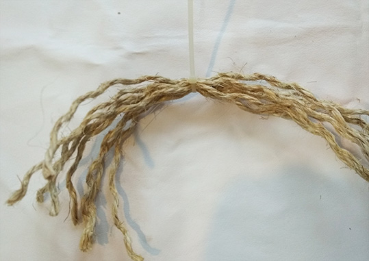 cuerda atada con brida